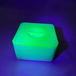 VTG Jeannette Jadeite Square Uranium Refrigerator Dish Floral Lid UV Glow 1930S
